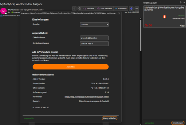 Outlook im dunklen Design mit geöffnetem Einstellungs-Dialog des teamspace-Add-Ins (Sprache, angemeldete E-Mail-Adresse, Gerätebezeichnung, Abschnitt „Add-In Verbindung trennen“ mit Schaltfläche „Abmelden“) und der Ticket-Vorschaukarte im rechten Arbeitsbereich