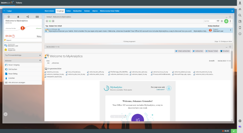 Geöffnetes Ticket im teamspace-System im Browser: links die Ticket-Kachel mit Status und Verantwortlichem, rechts der Reiter „Vorgänge“ mit dem Mail-Verlauf, den eingebetteten Bildern und dem Nachrichteninhalt
