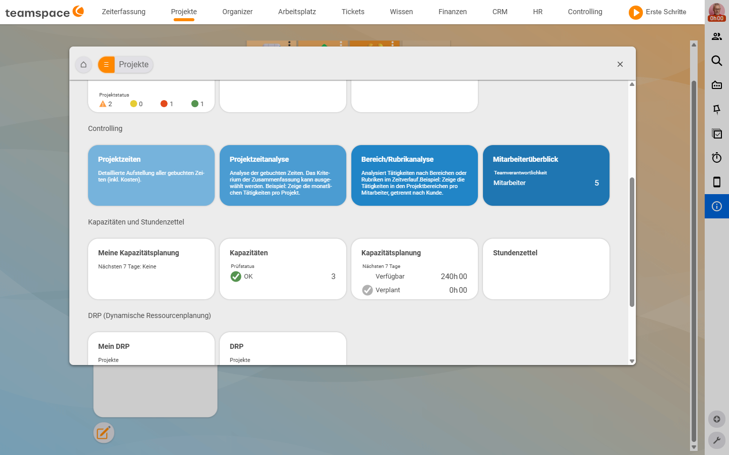 Modul-Modal Projekte, Sektion Kapazitäten und Stundenzettel mit den Kacheln Meine Kapazitätsplanung, Kapazitäten (Prüfstatus OK, 3), Kapazitätsplanung und Stundenzettel, darüber die Sektion Controlling
