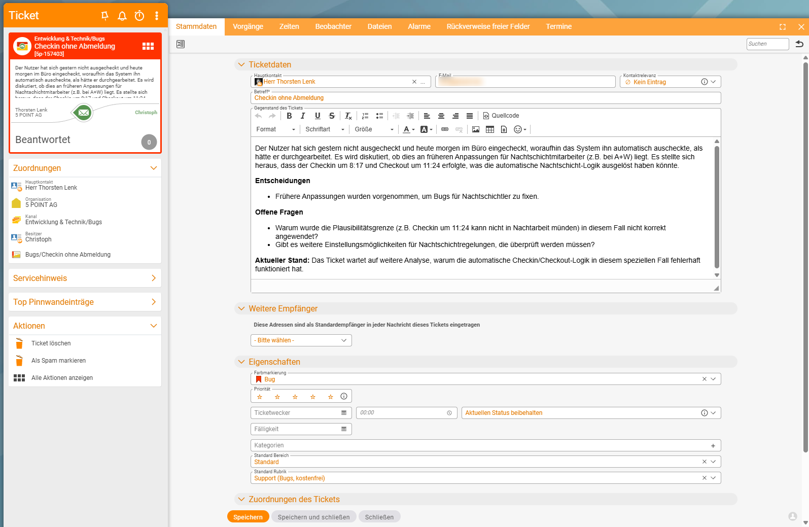 Der Reiter Stammdaten des Tickets: im Feld Gegenstand des Tickets steht die erzeugte Zusammenfassung mit einem einleitenden Absatz und den Zwischenüberschriften Entscheidungen, Offene Fragen und Aktueller Stand. Die E-Mail-Adresse des Kontakts ist unkenntlich gemacht.
