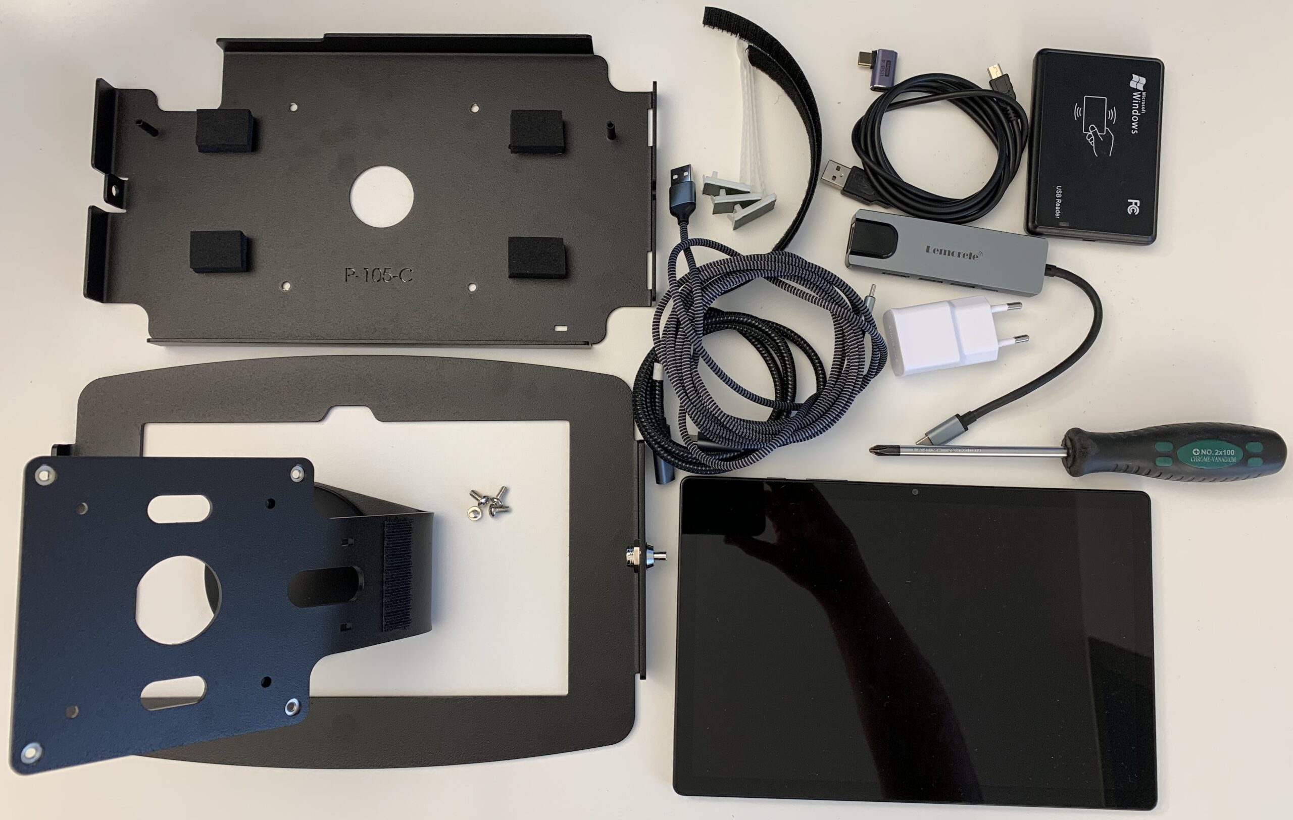 Ein Streifen Klettband wird für die spätere Halterung des RFID-Readers befestigt