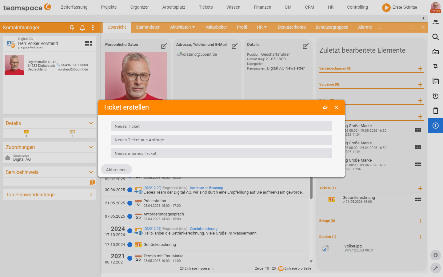 CRM-Kontakt-Übersicht (Zuletzt bearbeitete Elemente, Tickets) mit dem geöffneten Plus-Menü „Ticket erstellen